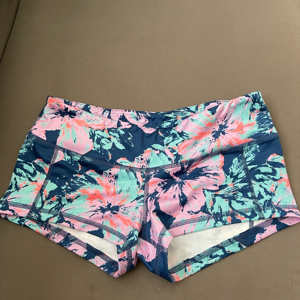 Fleo Shorts, Size Medium